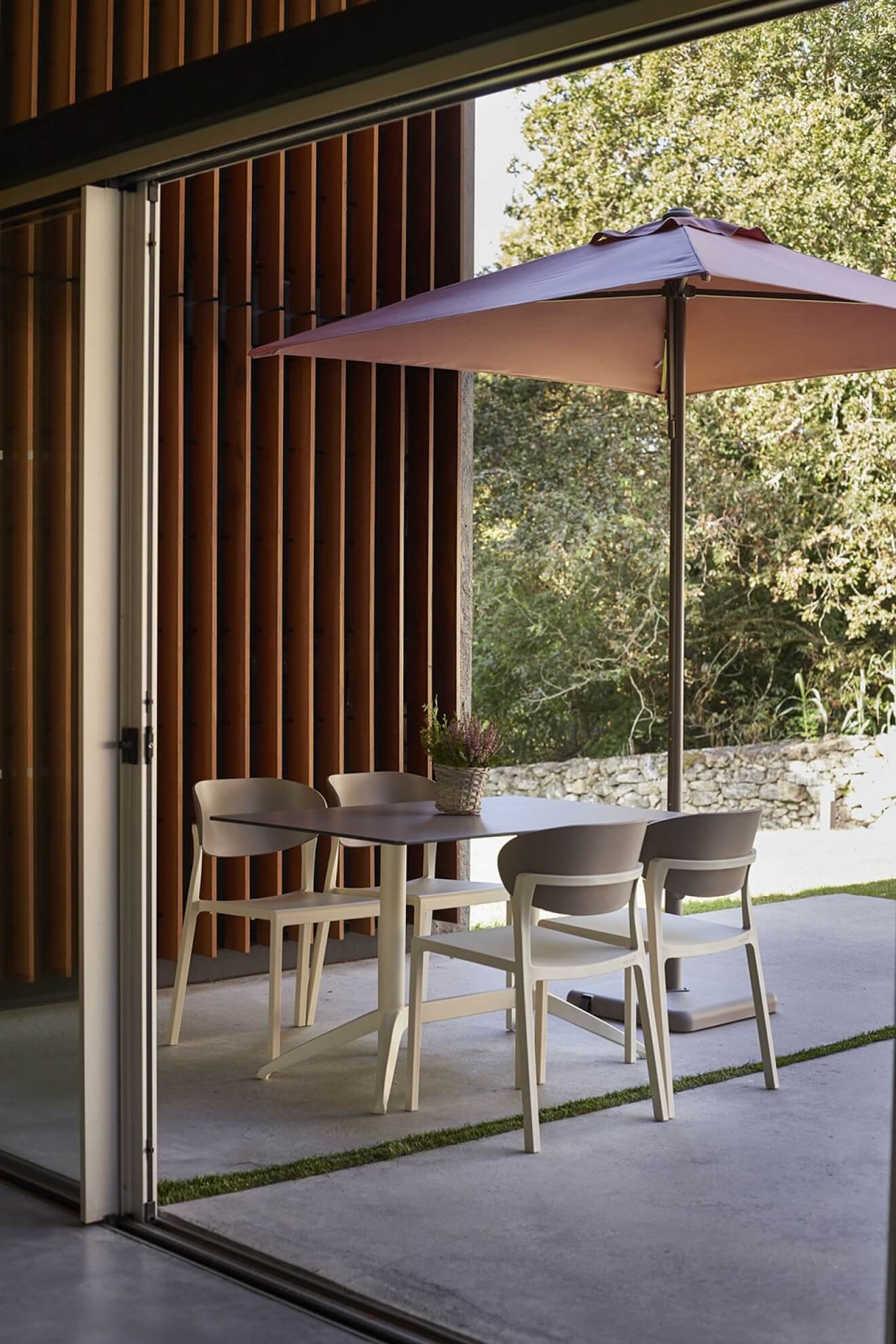 CONTRACT-MESAS-SILLAS-EXTERIORES-SENZIA-1